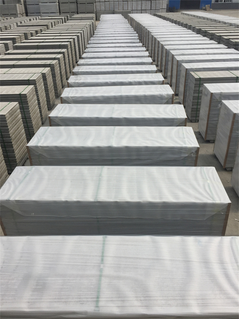 中国制造商生产的用于屋顶和墙壁的环保水泥隔墙板